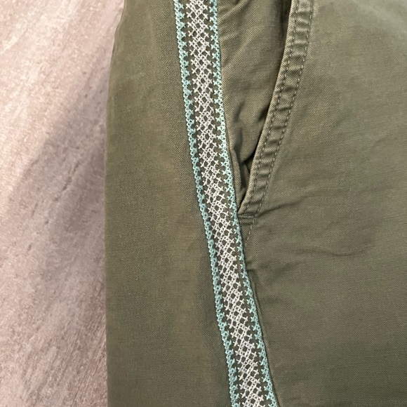 GAP olive green shorts - Picture 4 of 6
